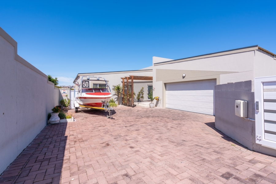 5 Bedroom Property for Sale in Myburgh Park Western Cape